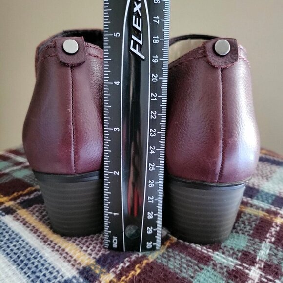 Naturalizer Zarie Leather Ankle Booties W/ Low Block Heel & Side Zipper Closure - Picture 8 of 8